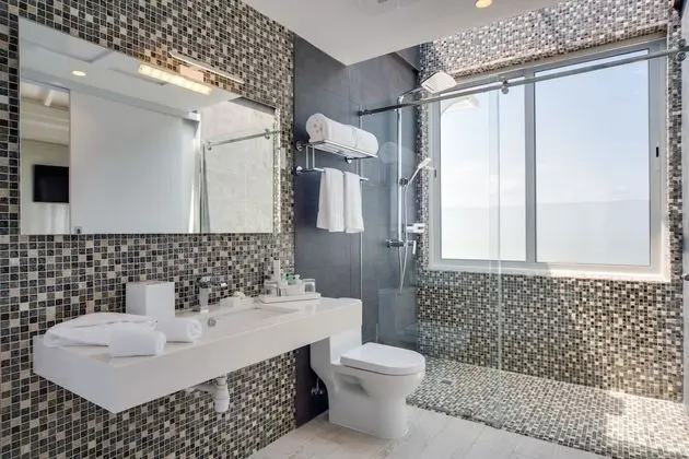 Master King Ocean View Suite with Infinity Pool and Hydro Therapy Jets