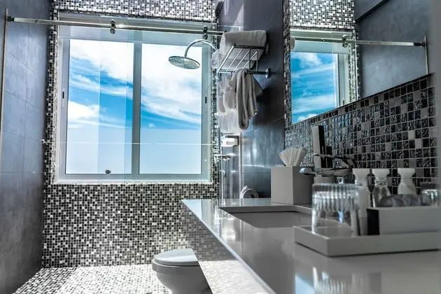Master King Ocean View Suite with Infinity Pool and Hydro Therapy Jets