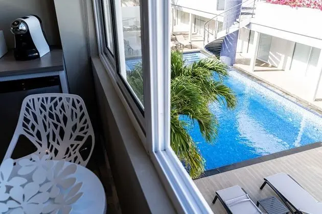 Mini-Master Pool View Suite (One King Bed)