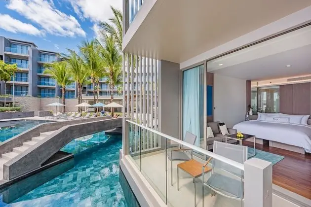 Pool-Access Comfy Room