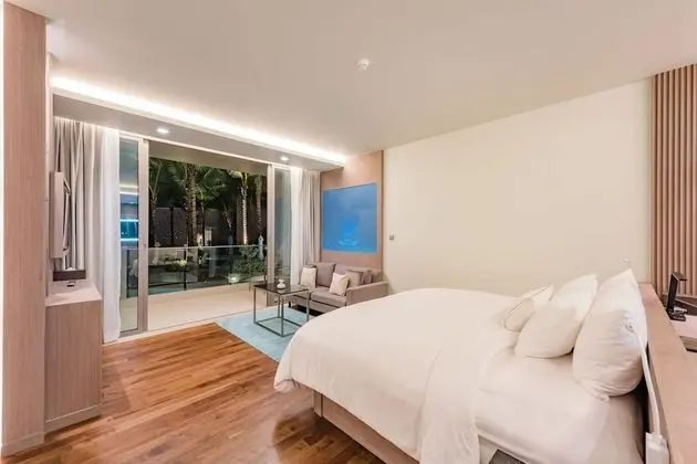 Pool-Access Comfy Room