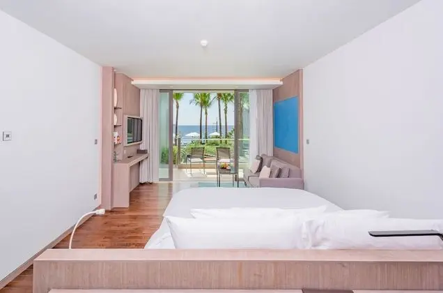 Pool-Access Comfy Room