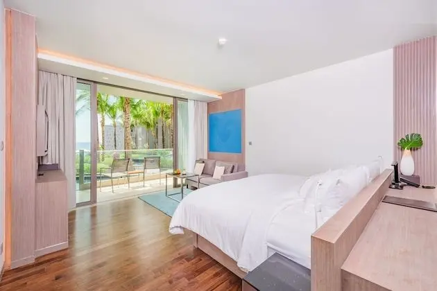 Pool-Access Comfy Room