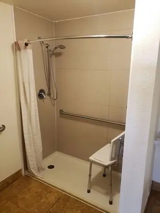 Standard Oda, 1 En Büyük (King) Boy Yatak, Engellilere Uygun, Şehir Manzaralı