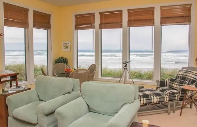 Ev, Birden Çok Yatak (Oceanfront Retreat)