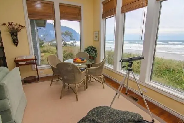 Ev, Birden Çok Yatak (Oceanfront Retreat)