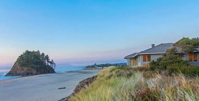 Ev, Birden Çok Yatak (Oceanfront Retreat)