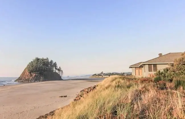 Ev, Birden Çok Yatak (Oceanfront Retreat)