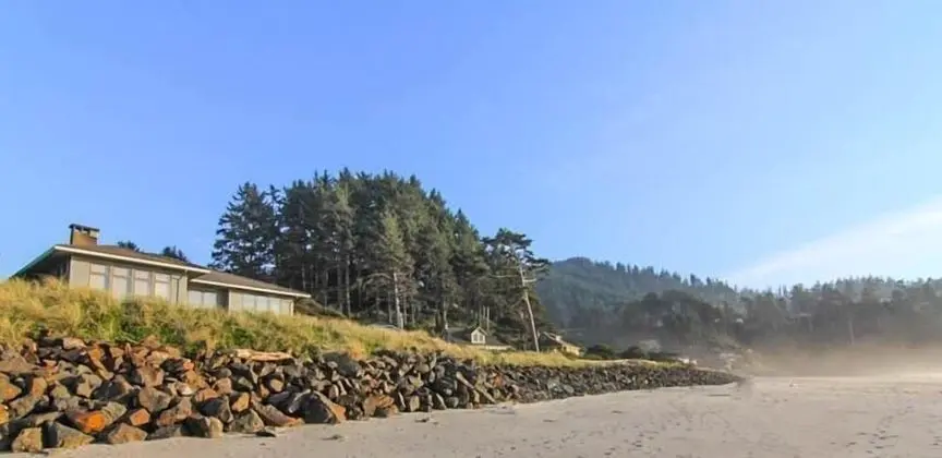 Ev, Birden Çok Yatak (Oceanfront Retreat)