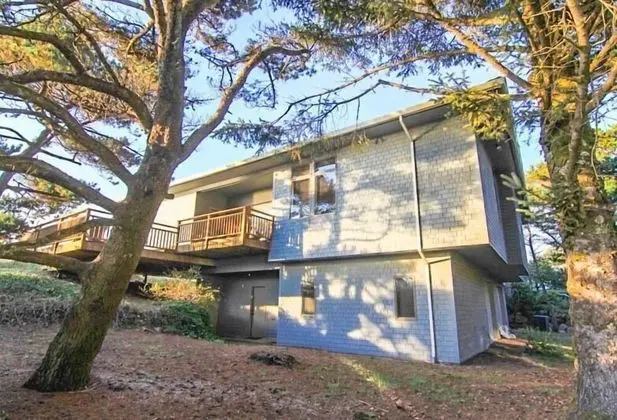 Ev, Birden Çok Yatak (Oceanfront Retreat)