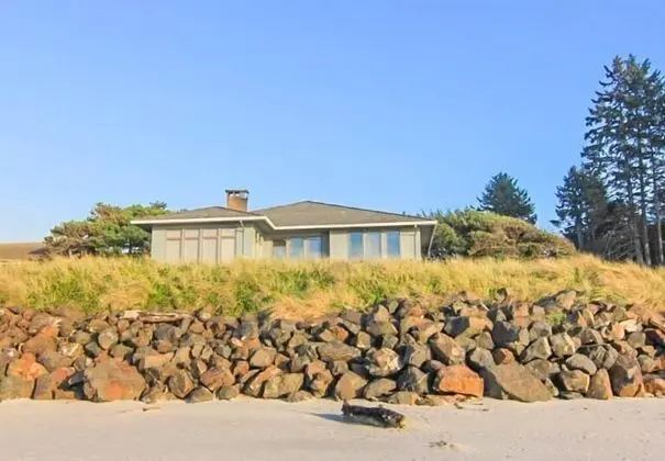 Ev, Birden Çok Yatak (Oceanfront Retreat)