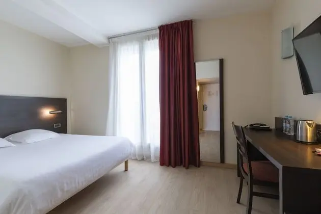 Comfort Tek Büyük Yataklı Oda