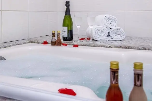 Superior Süit, Sıcak Su Küveti