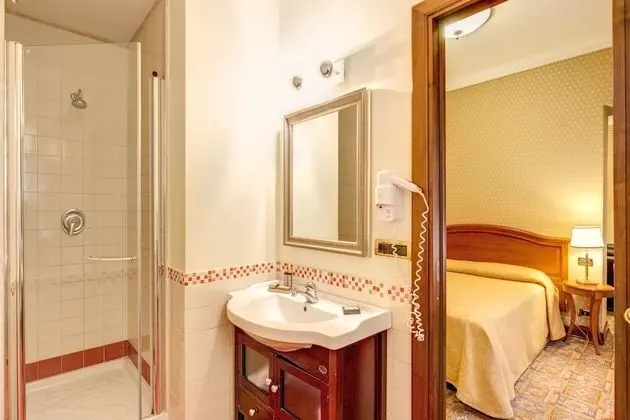 Superior Tek Büyük Yataklı Oda (Triple Room)