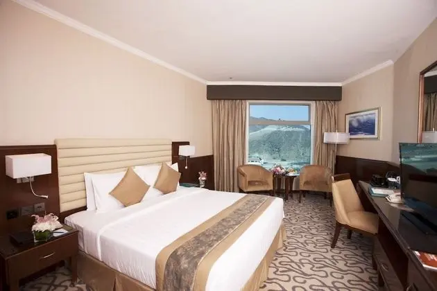 Deluxe King Bed Mountain View