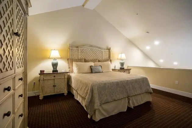 Lofted Apartment (No View)