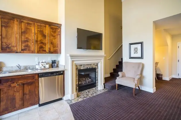 Lofted Apartment (No View)