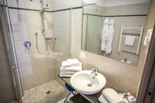 Deluxe Üç Kişilik Oda