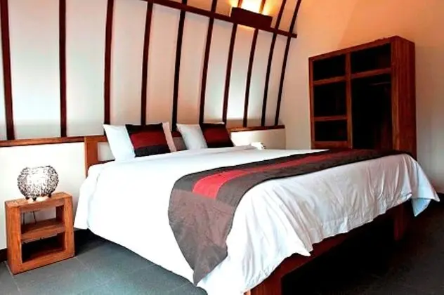 Bungalov, Deniz Manzaralı, Havuz Kenarı