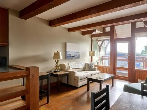Apart Daire (Great Location in Waterfront Building)