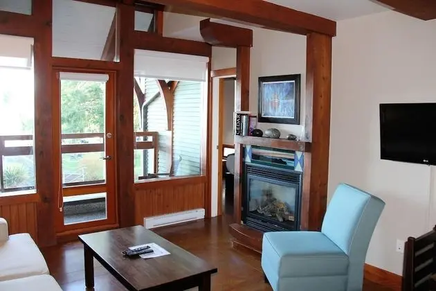 Apart Daire (Great Location in Waterfront Building)