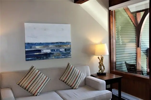 Apart Daire (Great Location in Waterfront Building)
