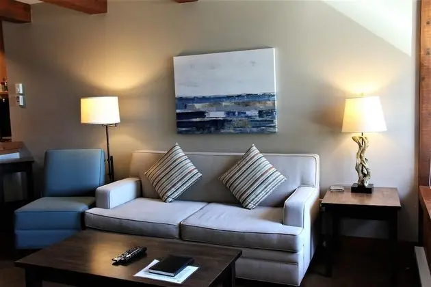 Apart Daire (Great Location in Waterfront Building)