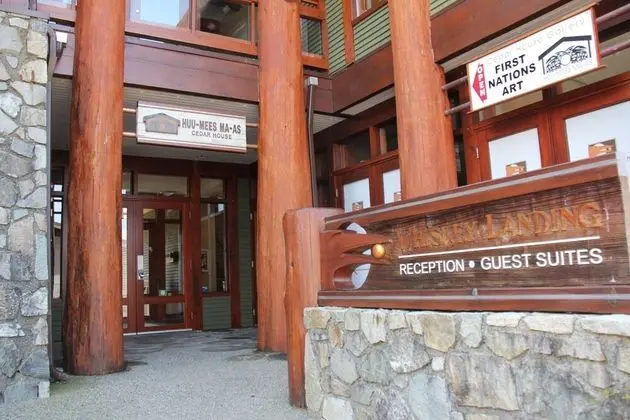 Apart Daire (Great Location in Waterfront Building)
