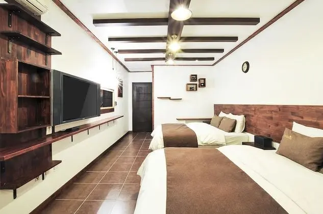 Deluxe Family Room (No Bathtub)