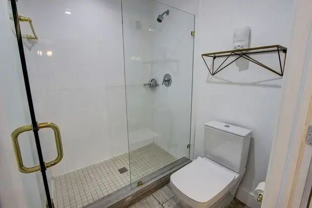 Oda, 2 Büyük (Queen) Boy Yatak