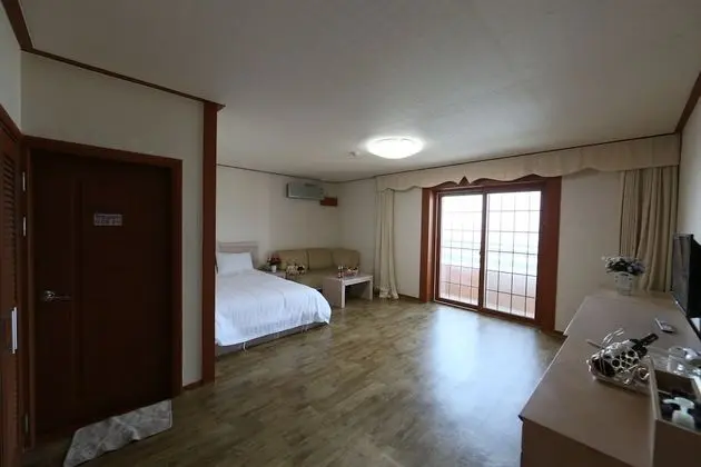 Deluxe Tek Büyük Yataklı Oda (17PY, extra person fee over 4 people)