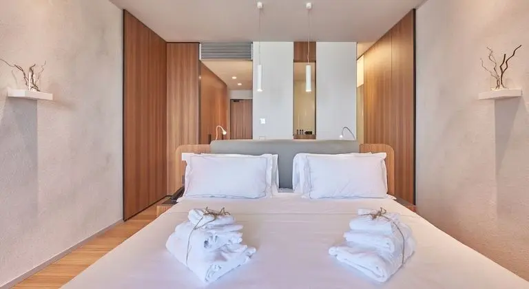 Junior Süit, Göl Manzaralı (free access SPA)
