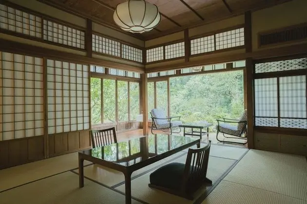 Traditional Süit, Bahçe Manzaralı (Japanese-Western style)