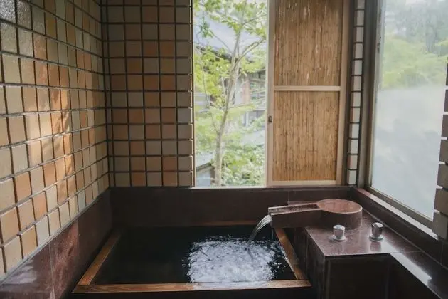 Traditional Süit, Bahçe Manzaralı (Japanese-Western style)