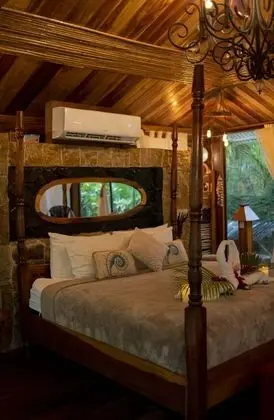 Luxury Bungalov, 1 Yatak Odası, Bahçe Manzaralı, Denize Sıfır