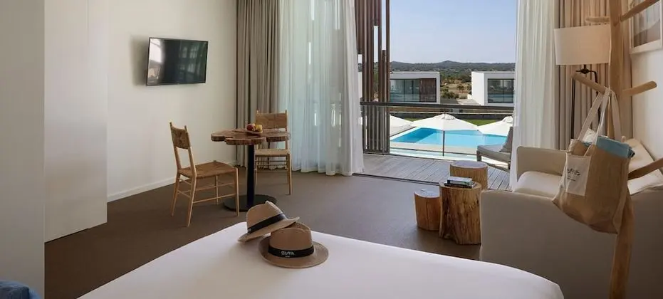 Tek Büyük Yataklı Oda, Balkon (Garden & Pool View)