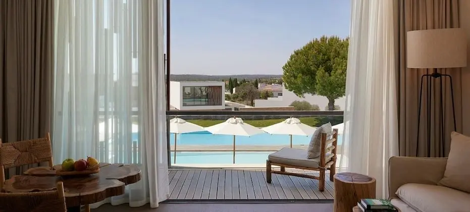 Tek Büyük Yataklı Oda, Balkon (Garden & Pool View)