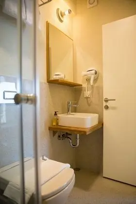 Standard Tek Büyük Yataklı Oda