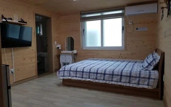 Oda (Room 202 (Cypress bedding room/cookin)