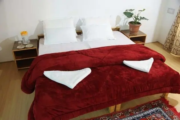 Basic Büyük Yataklı Tek Kişilik Oda