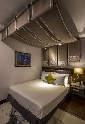 Junior Tek Büyük Yataklı Oda (Complimentary Afternoon Tea & Minibar)