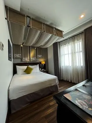 Junior Tek Büyük Yataklı Oda (Complimentary Afternoon Tea & Minibar)