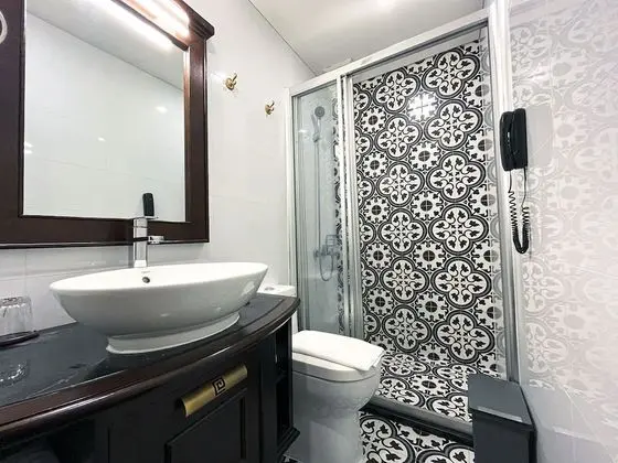 Junior Tek Büyük Yataklı Oda (Complimentary Afternoon Tea & Minibar)