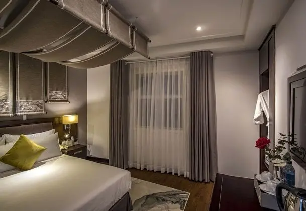 Junior Tek Büyük Yataklı Oda (Complimentary Afternoon Tea & Minibar)