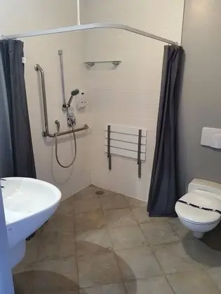 Engellilere uygun banyo