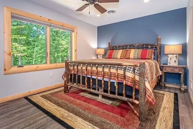 Ev, Birden Çok Yatak, Sıcak Su Havuzu