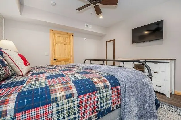 Ev, Birden Çok Yatak, Sıcak Su Havuzu