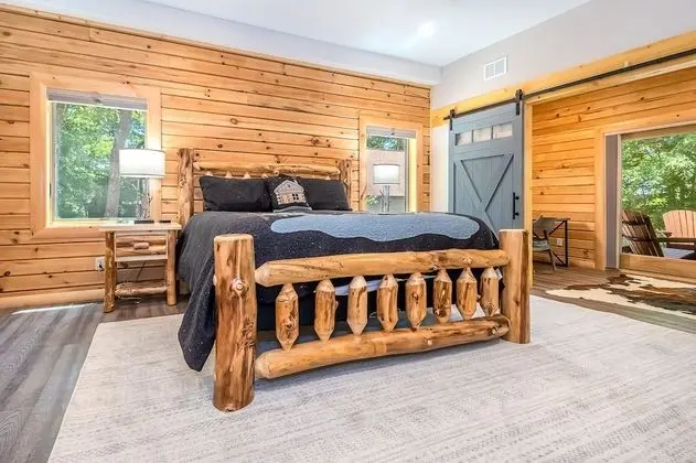 Ev, Birden Çok Yatak, Sıcak Su Havuzu