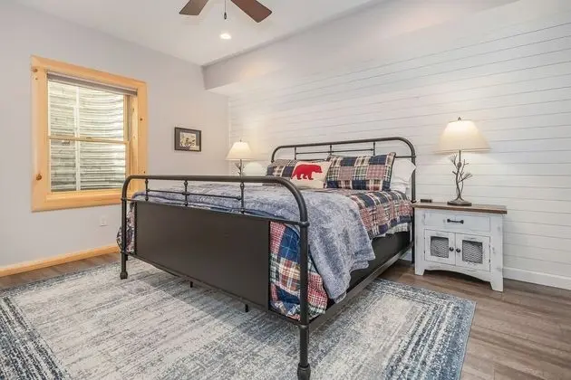 Ev, Birden Çok Yatak, Sıcak Su Havuzu