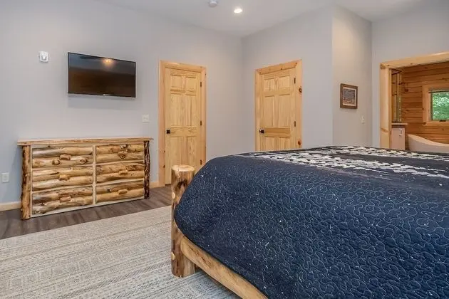 Ev, Birden Çok Yatak, Sıcak Su Havuzu